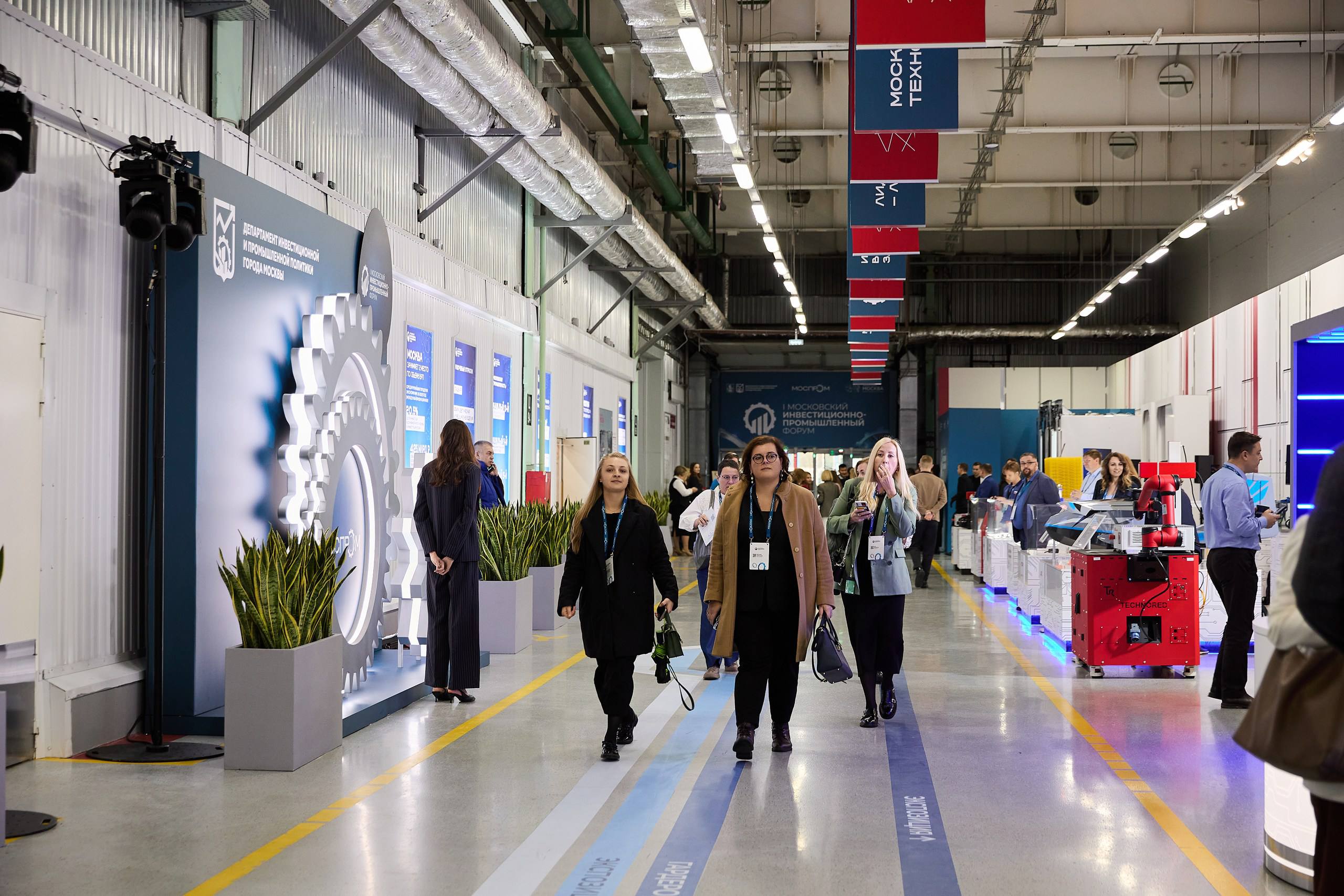 Первый в России универсальный робокомплекс для гравировки представлен на Московском инвестиционно-промышленном форуме